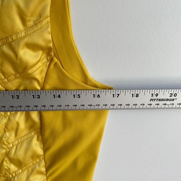 KJUS Golf Vest Womens XS Yellow Full Zip Quilted Sleeveless Jacket Athleisure - Picture 9 of 10